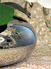 Laden Sie das Bild in den Galerie-Viewer, Orchidee mit Vase