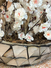 Laden Sie das Bild in den Galerie-Viewer, Künstliche Blumen mit Vase