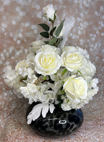 Künstliche Blumen mit Vase