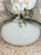 Laden Sie das Bild in den Galerie-Viewer, Orchidee mit Vase