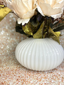 Künstliche Blumen mit Vase