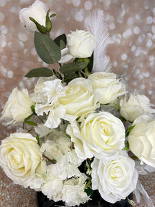 Künstliche Blumen mit Vase