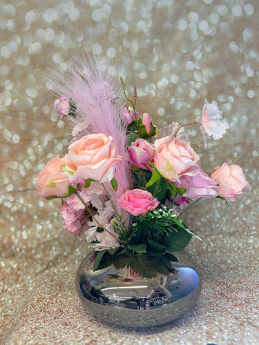 Künstliche Blume mit Vase